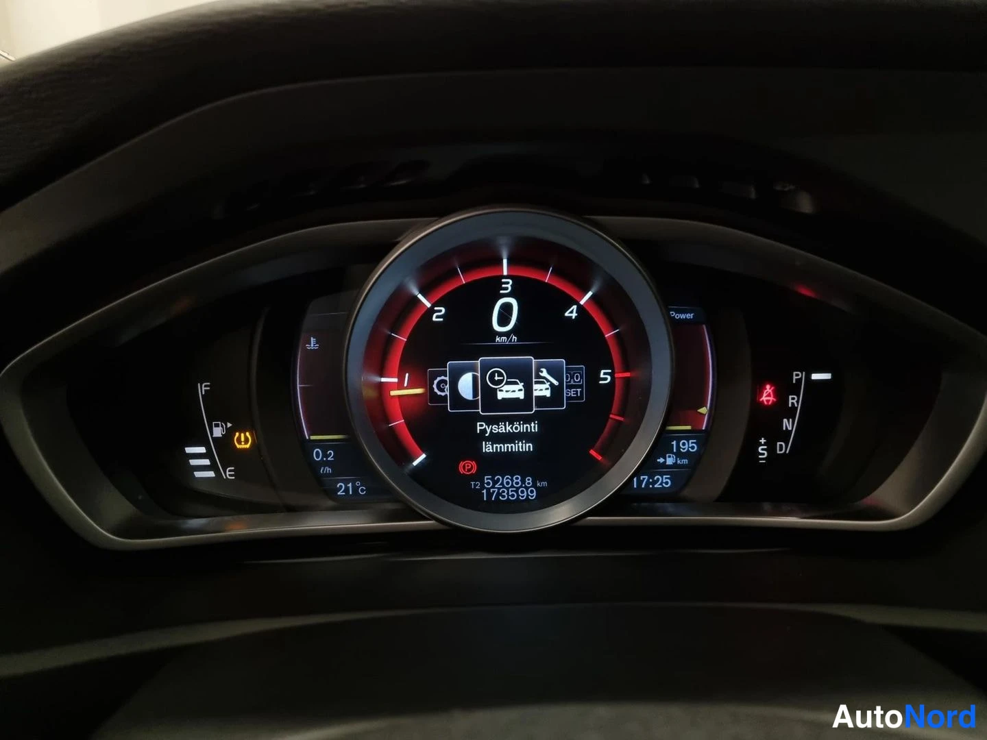 Harmaa Volvo V40 2015, yksityiskohta, kuva 17