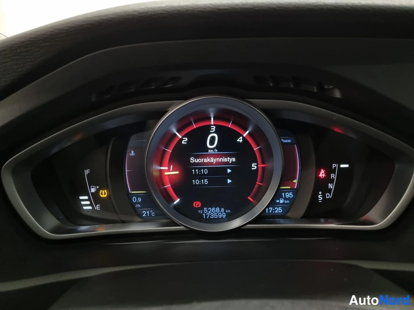Harmaa Volvo V40 2015, yksityiskohta, kuva 18