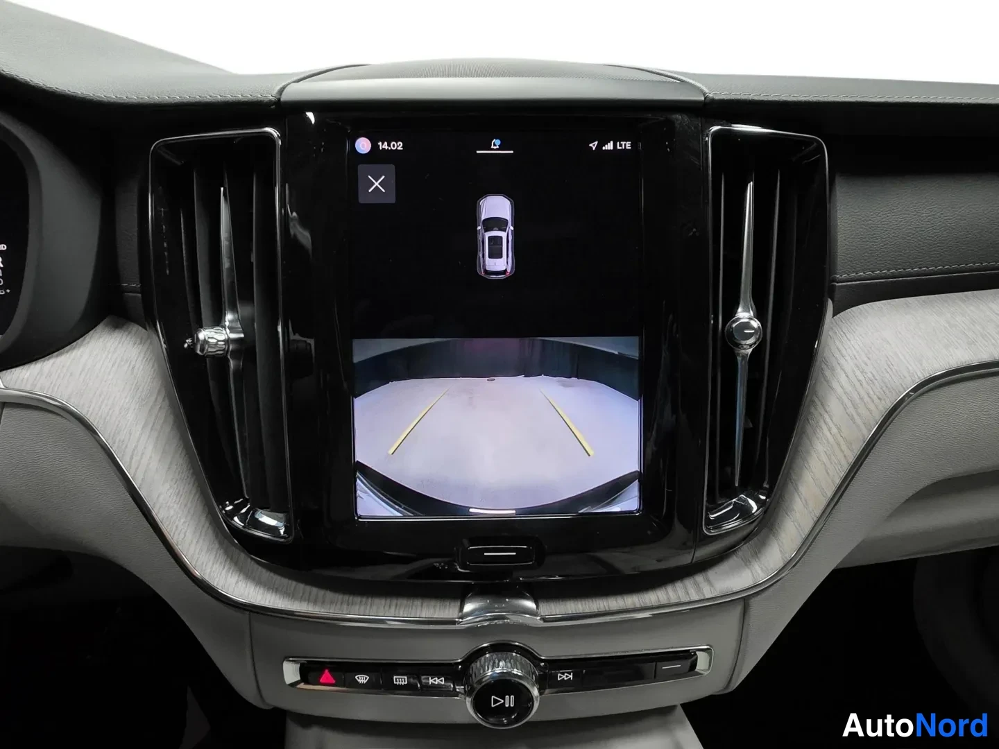 Svart Volvo XC60 2022, förarplats, bild 10