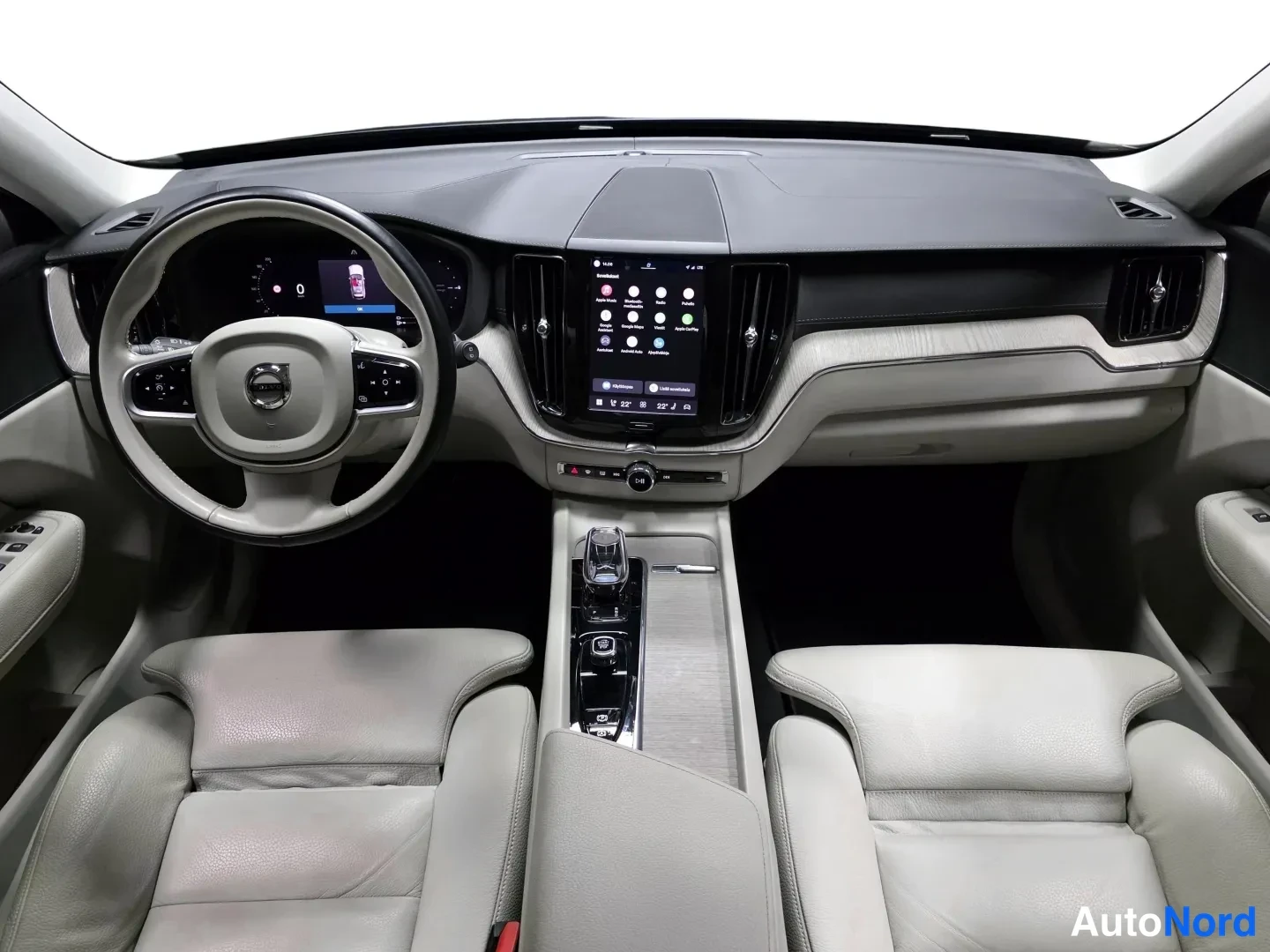 Svart Volvo XC60 2022, förarplats, bild 11