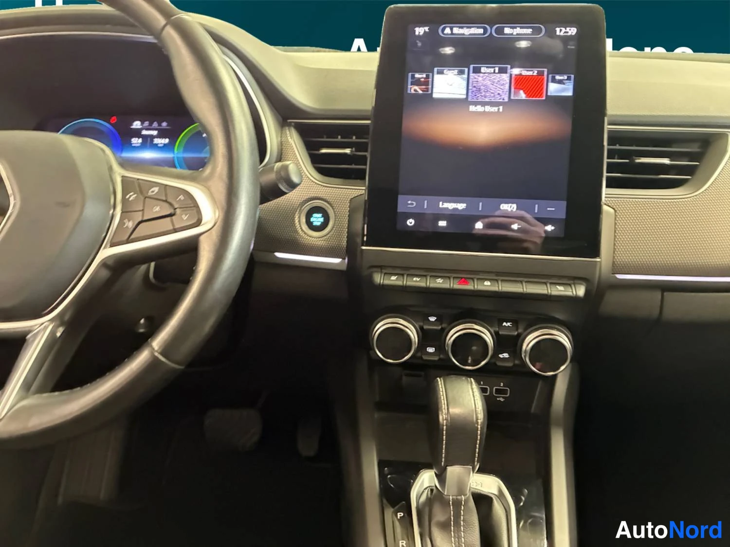 Valkoinen Renault Arkana E-TECH 2022, yksityiskohta, kuva 28