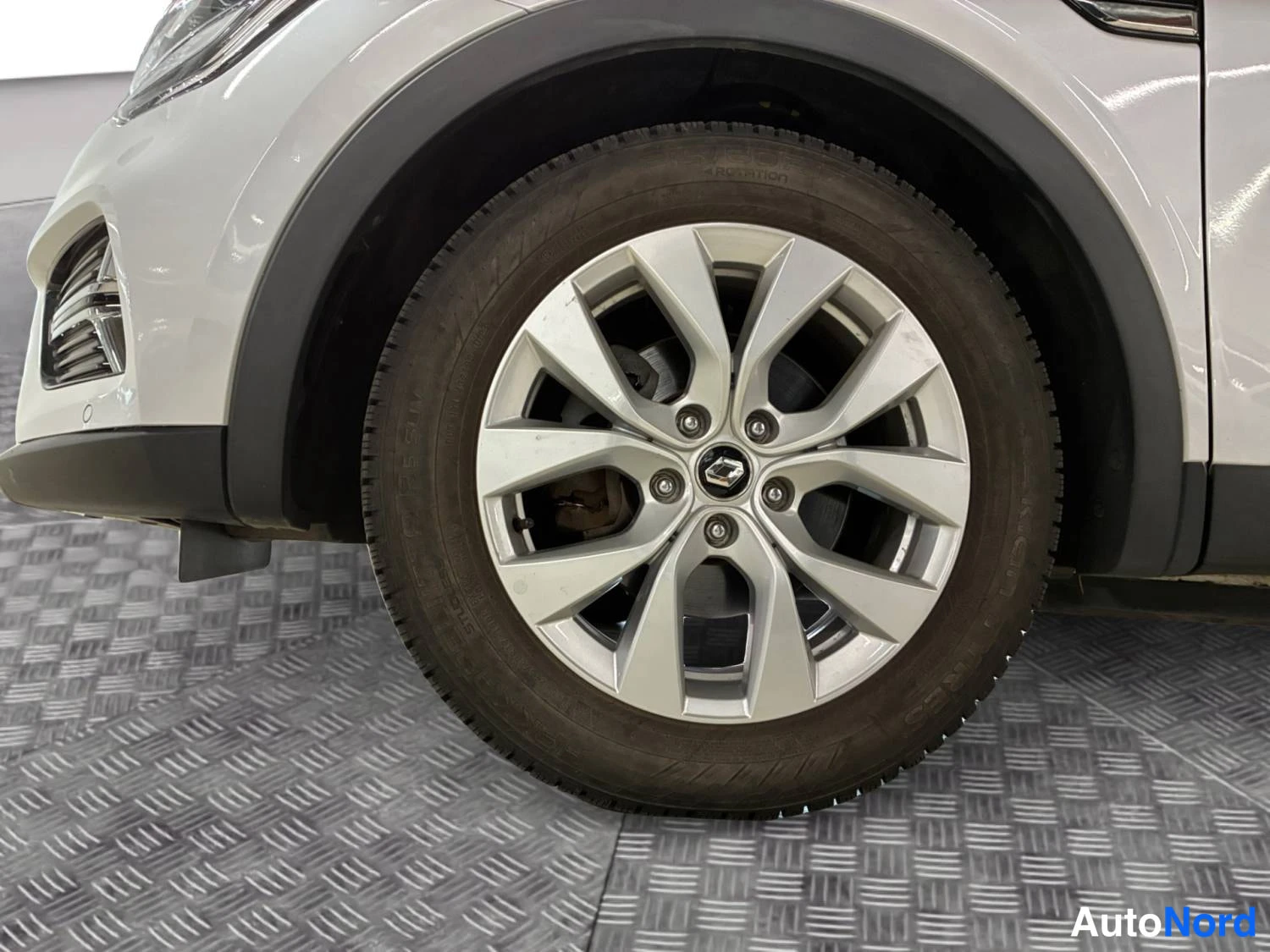 Valkoinen Renault Arkana E-TECH 2022, yksityiskohta, kuva 15