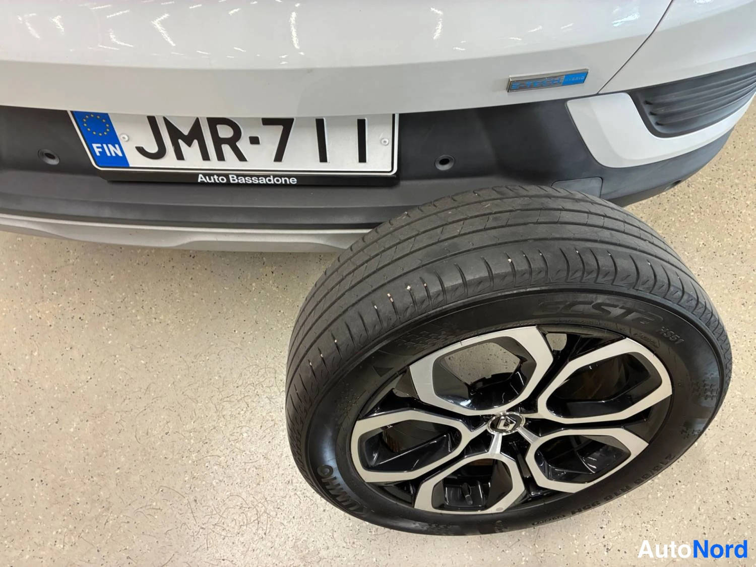 Valkoinen Renault Arkana E-TECH 2022, yksityiskohta, kuva 17