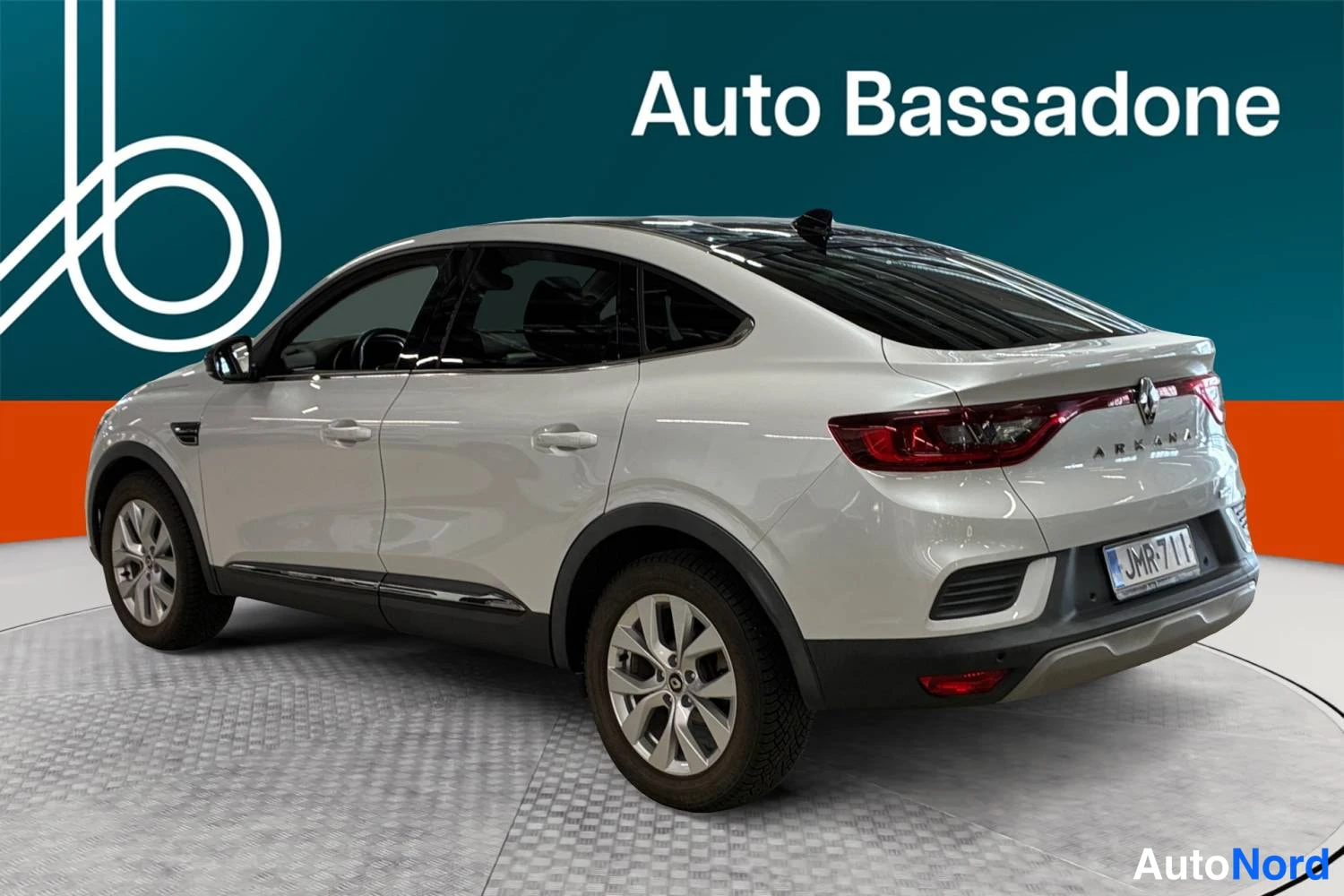 Valkoinen Renault Arkana E-TECH 2022, takaviisto, kuva 6