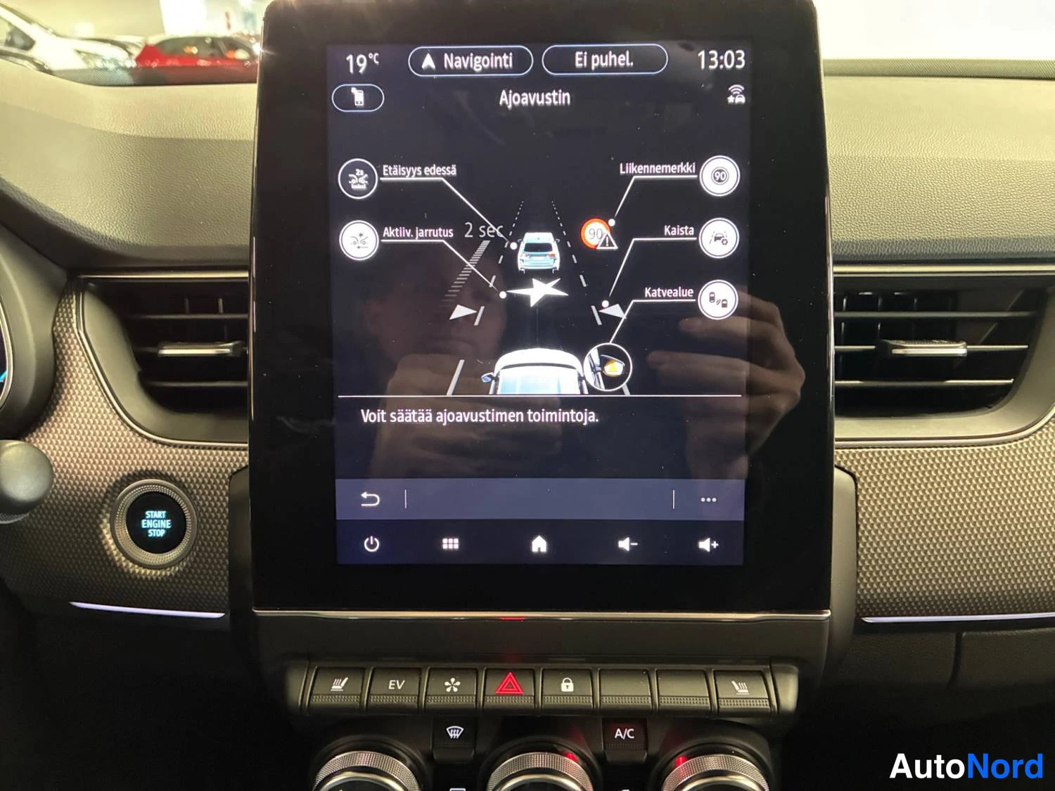 Valkoinen Renault Arkana E-TECH 2022, yksityiskohta, kuva 23