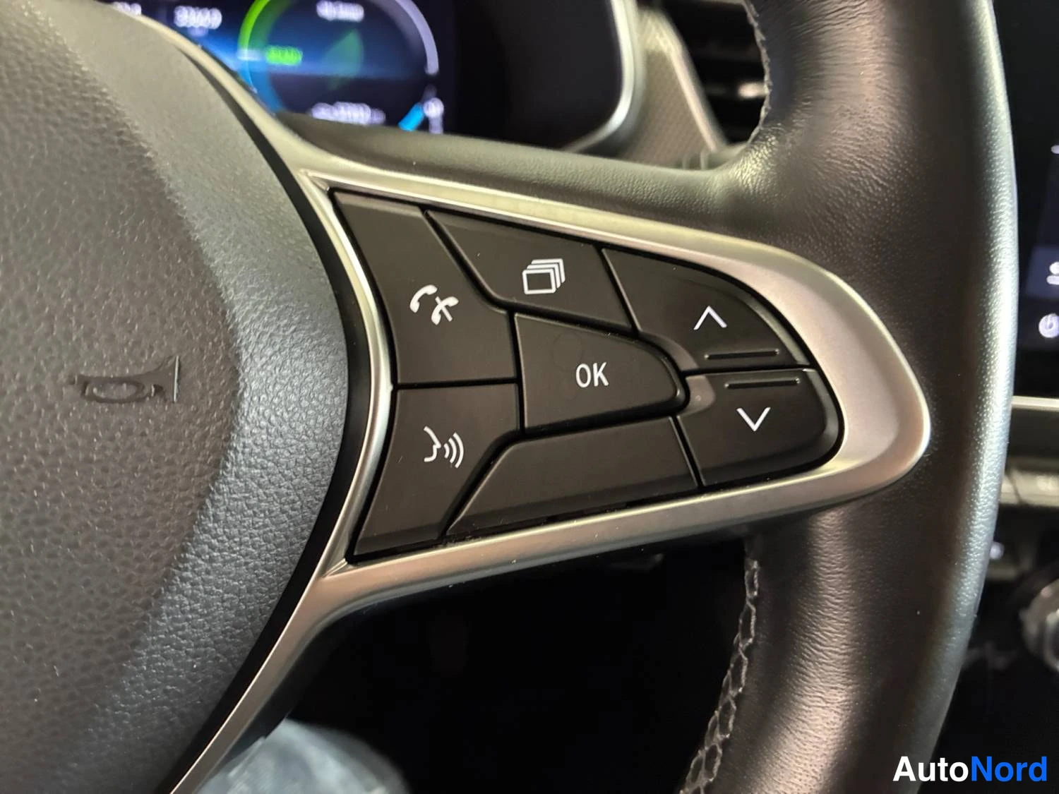 Valkoinen Renault Arkana E-TECH 2022, yksityiskohta, kuva 25
