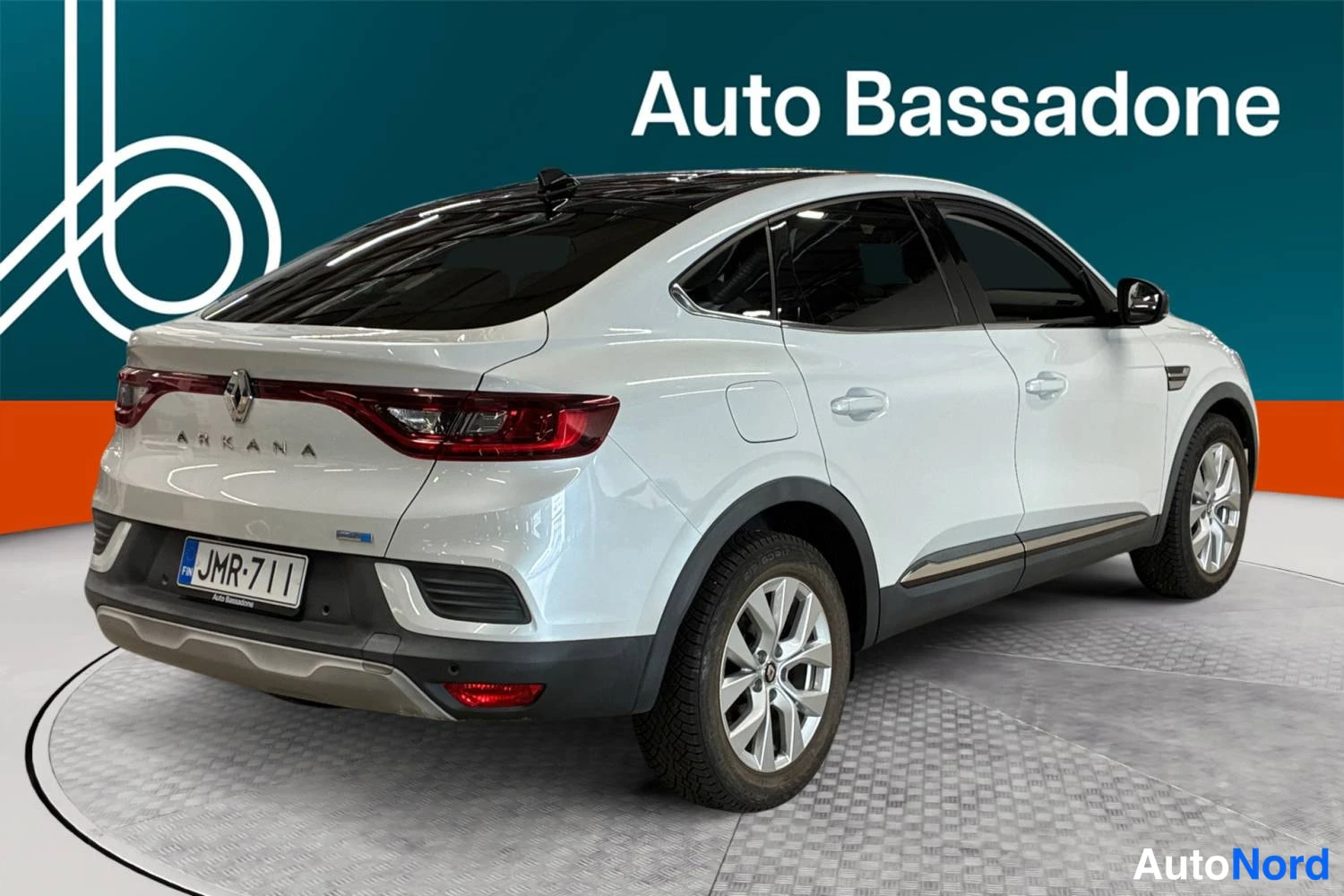 Valkoinen Renault Arkana E-TECH 2022, takaviisto, kuva 7