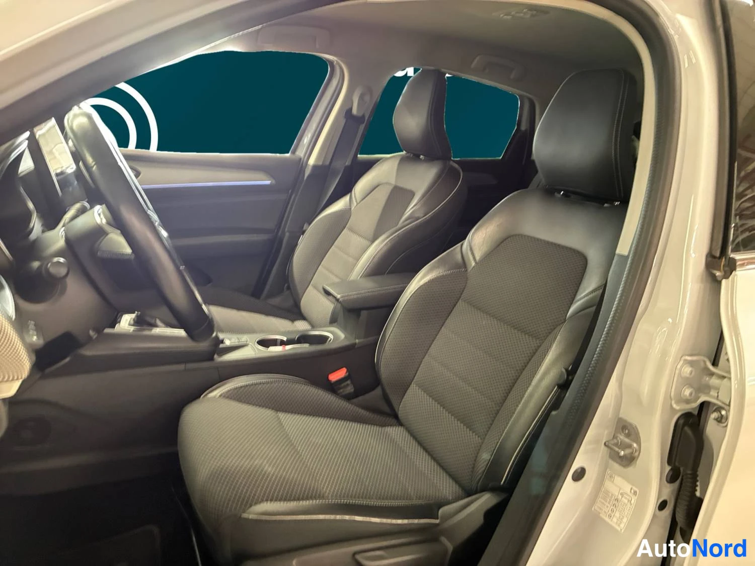 Valkoinen Renault Arkana E-TECH 2022, etuistuimet, kuva 12
