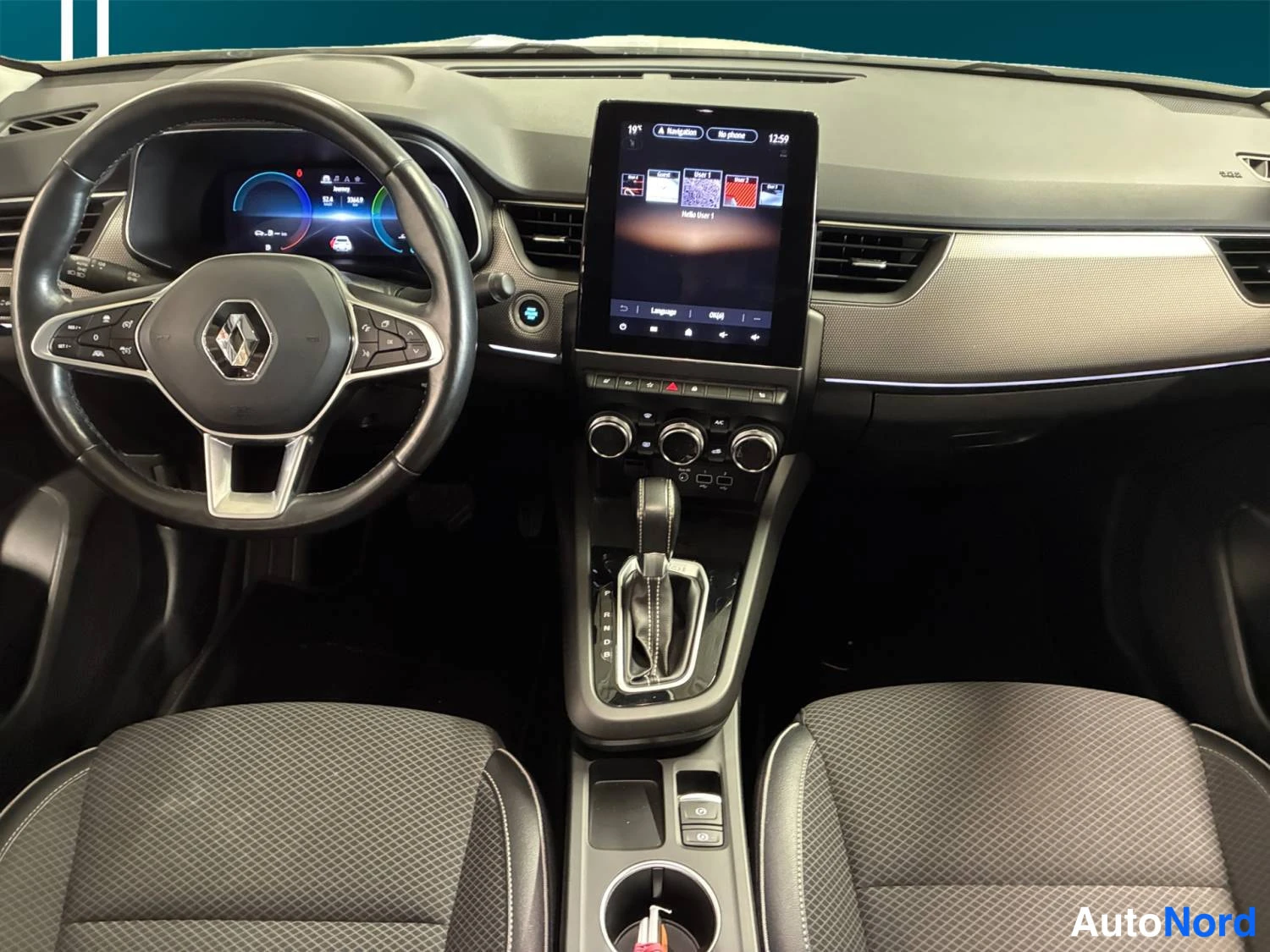 Valkoinen Renault Arkana E-TECH 2022, ohjaamo, kuva 9