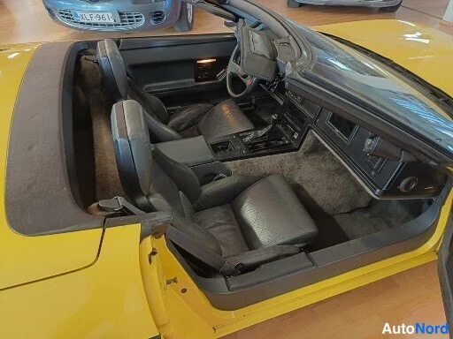Keltainen Chevrolet Corvette 1986, etuistuimet, kuva 16