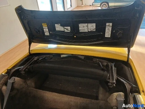 Keltainen Chevrolet Corvette 1986, tavaratila, kuva 17