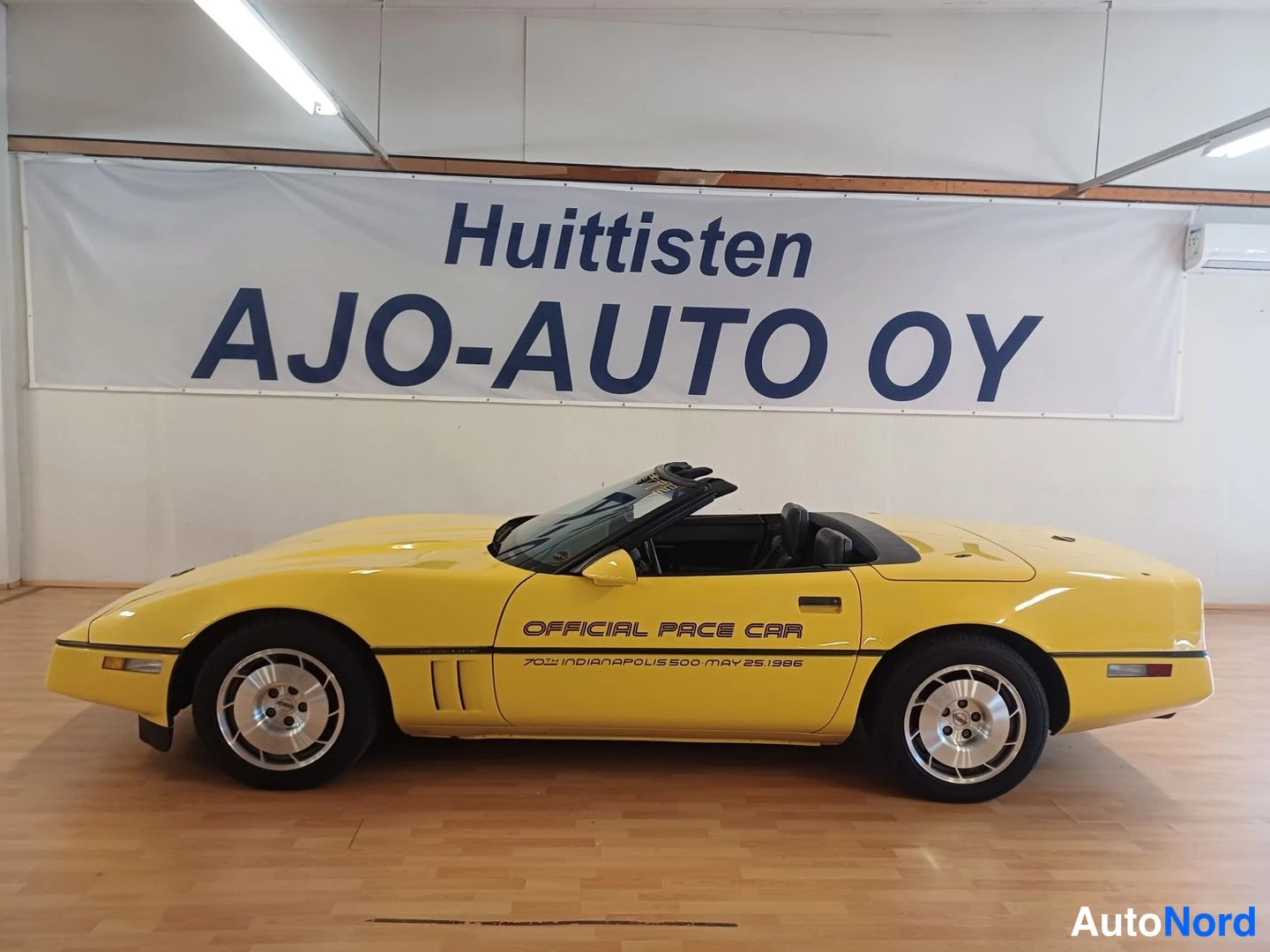 Keltainen Chevrolet Corvette 1986, sivulta, kuva 7