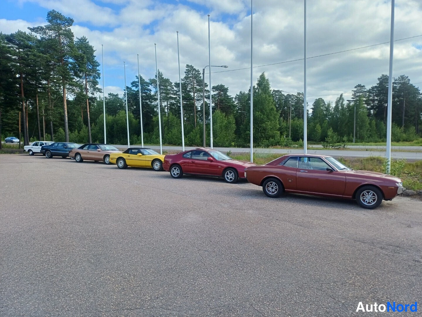 Keltainen Chevrolet Corvette 1986, sivulta, kuva 6