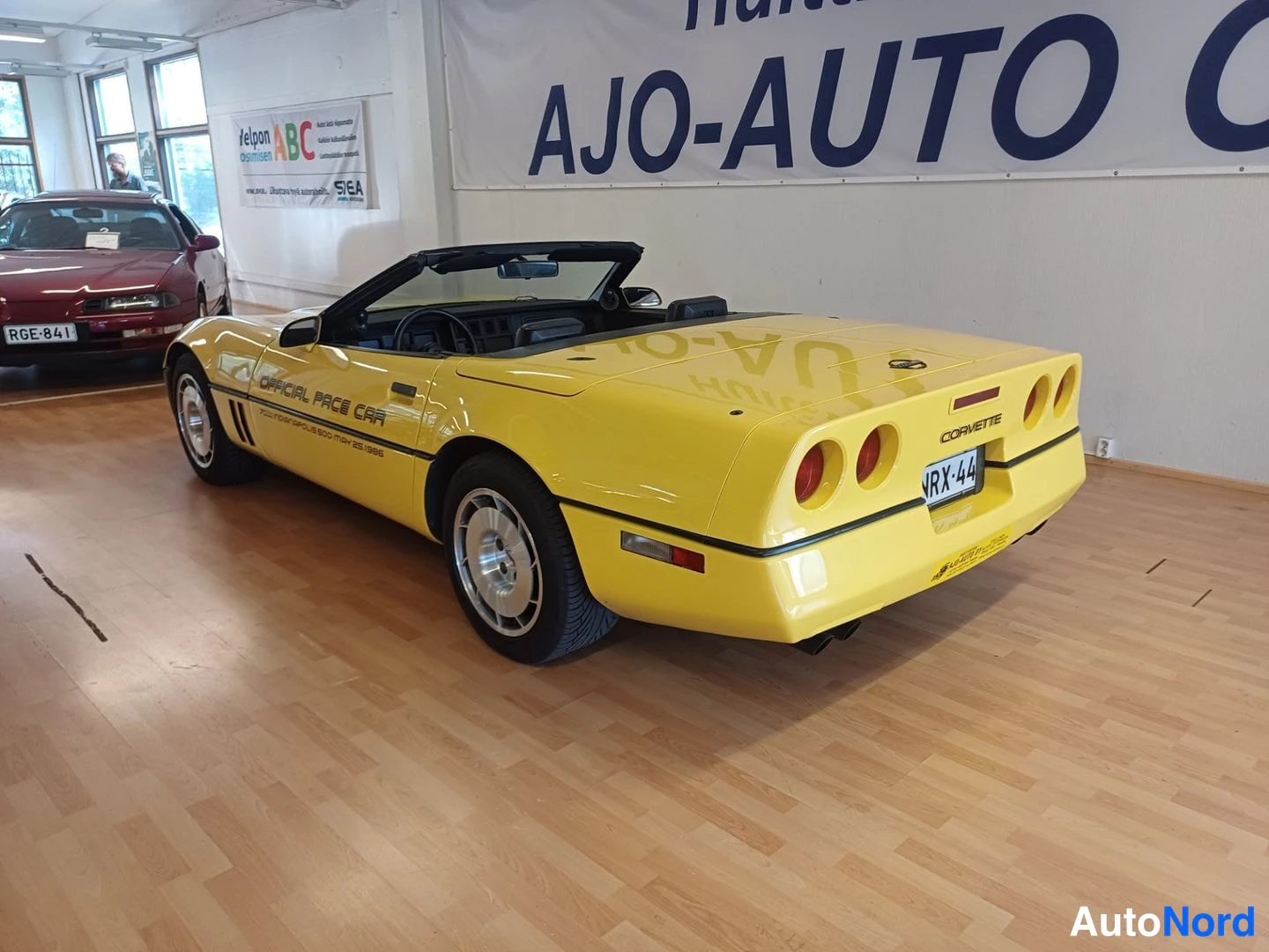 Keltainen Chevrolet Corvette 1986, takaviisto, kuva 8