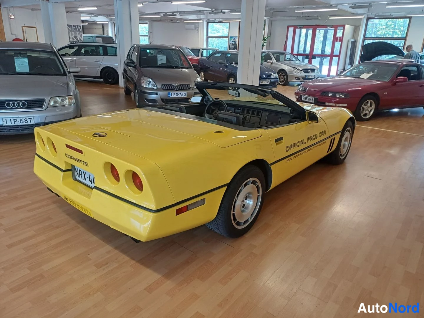 Keltainen Chevrolet Corvette 1986, takaviisto, kuva 9