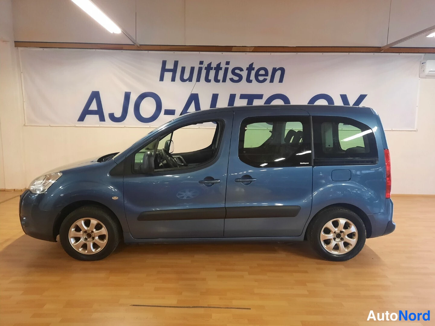 Sininen Citroen Berlingo 2009, sivulta, kuva 3