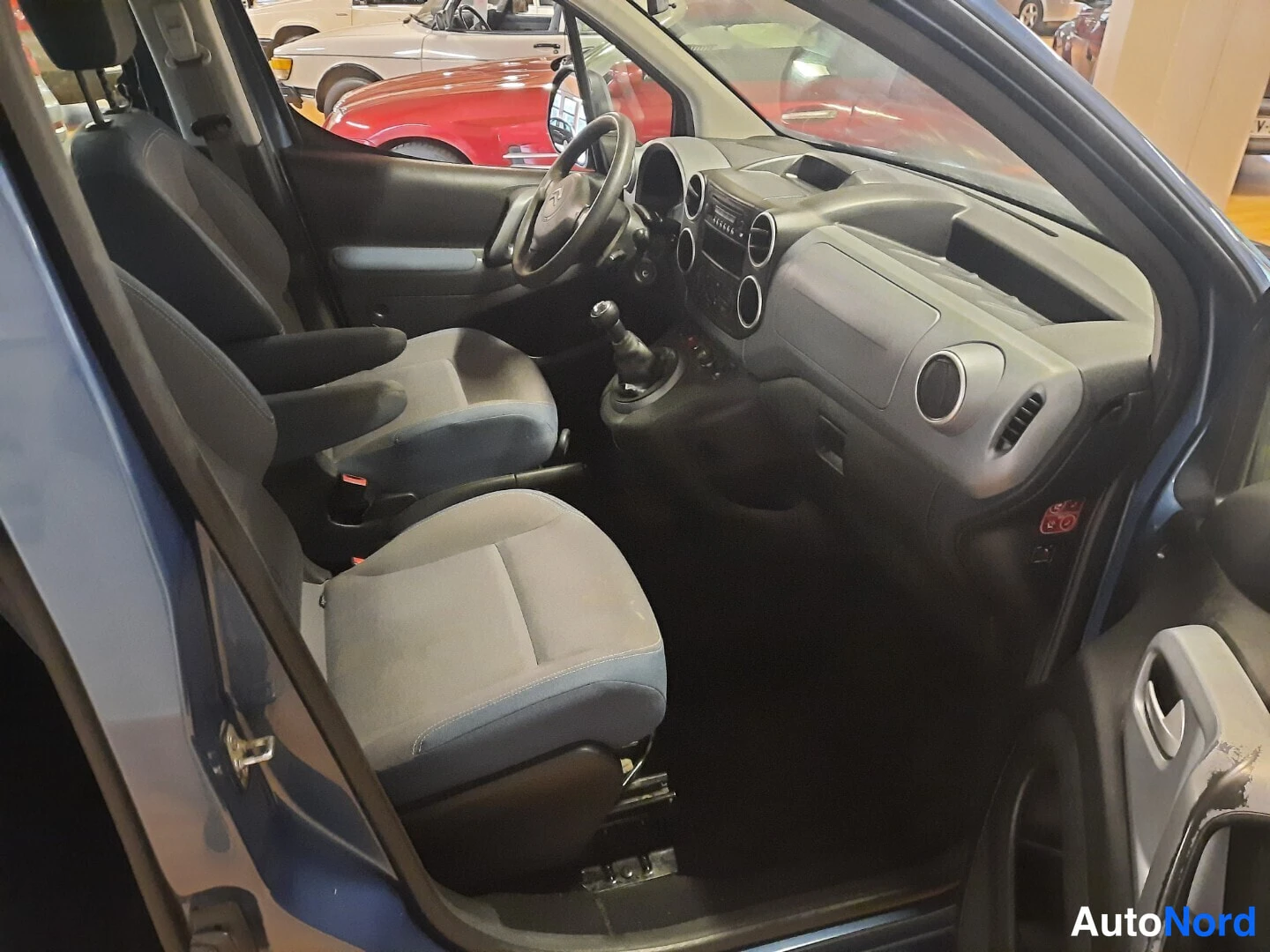 Sininen Citroen Berlingo 2009, ohjaamo, kuva 8