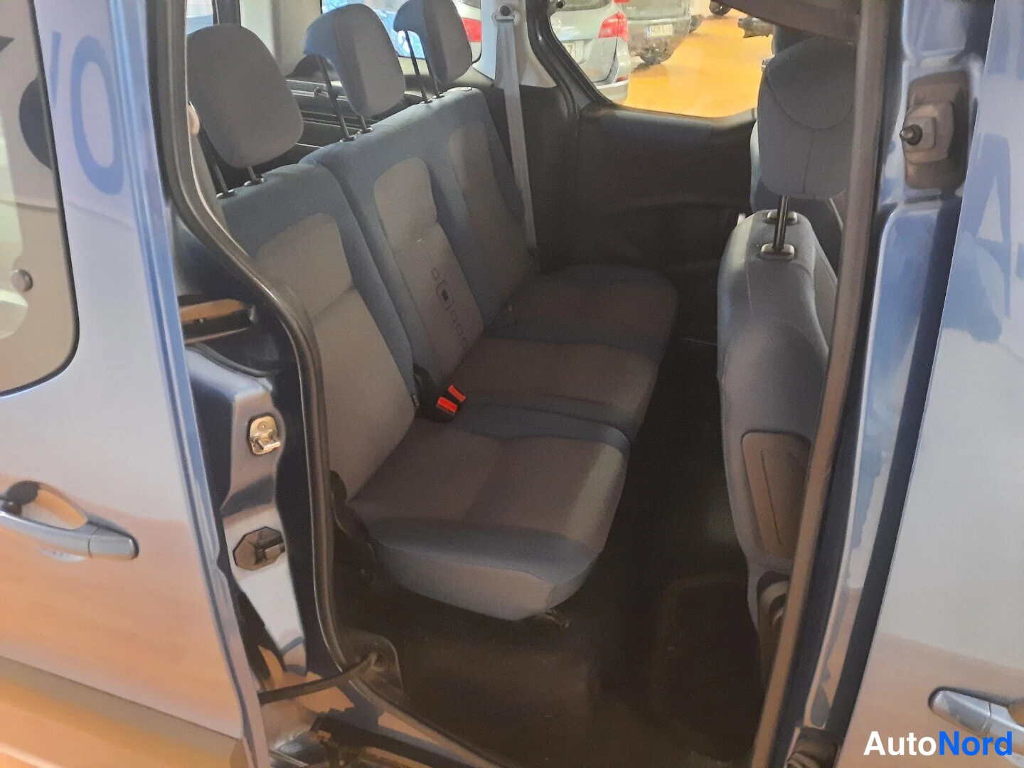 Sininen Citroen Berlingo 2009, takaistuimet, kuva 9