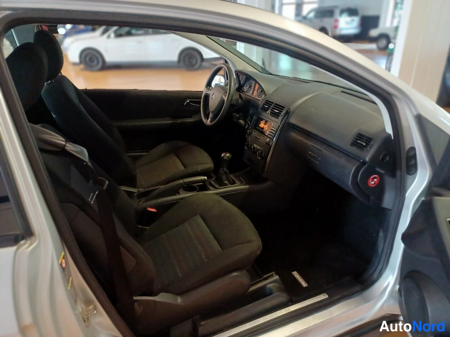 Hopea Mercedes-Benz A 150 2005, etuistuimet, kuva 8