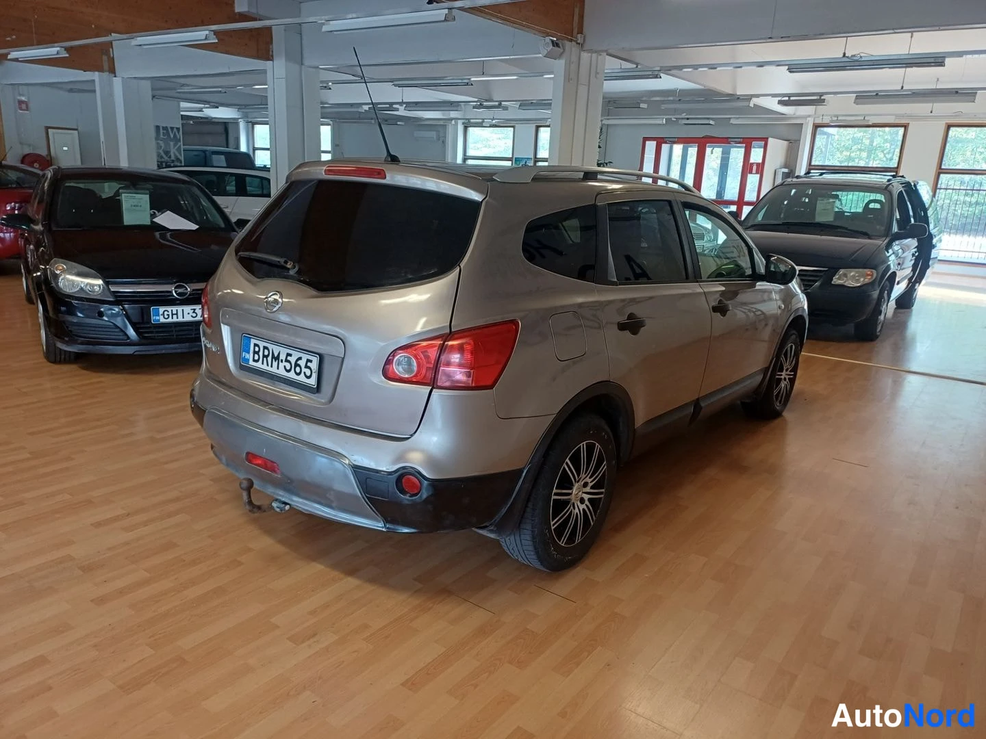 Ruskea Nissan Qashqai+2 2009, takaviisto, kuva 5