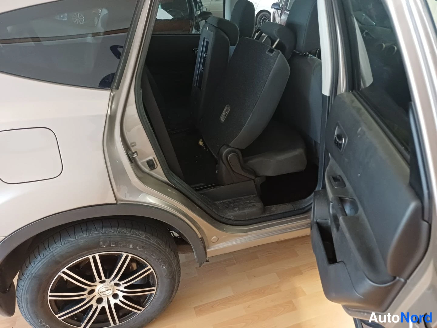 Ruskea Nissan Qashqai+2 2009, tavaratila, kuva 12