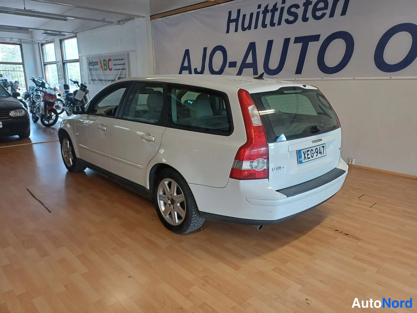Valkoinen Volvo V50 2005, takaviisto, kuva 5