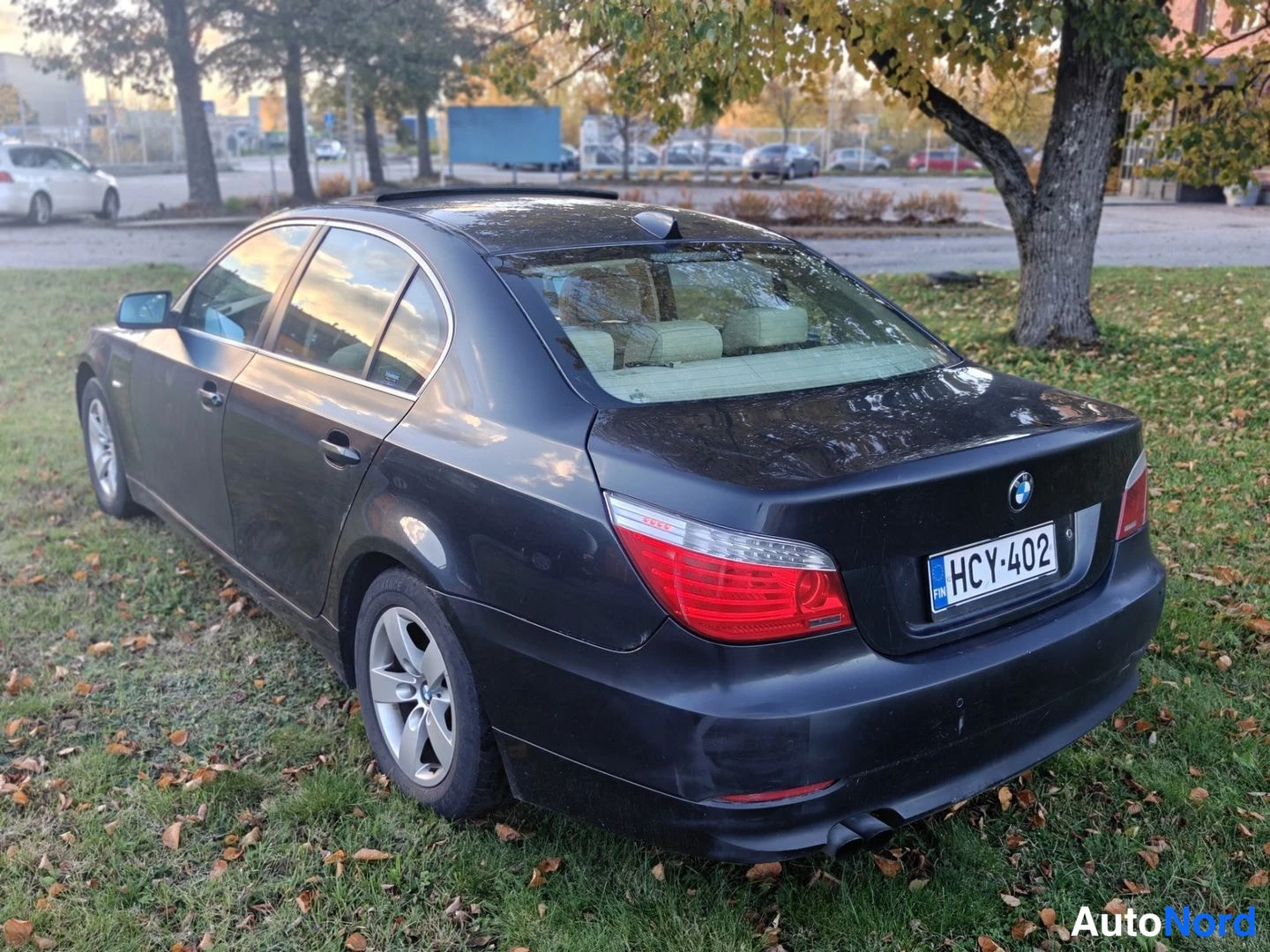 Musta BMW 525i 2008, takaviisto, kuva 6