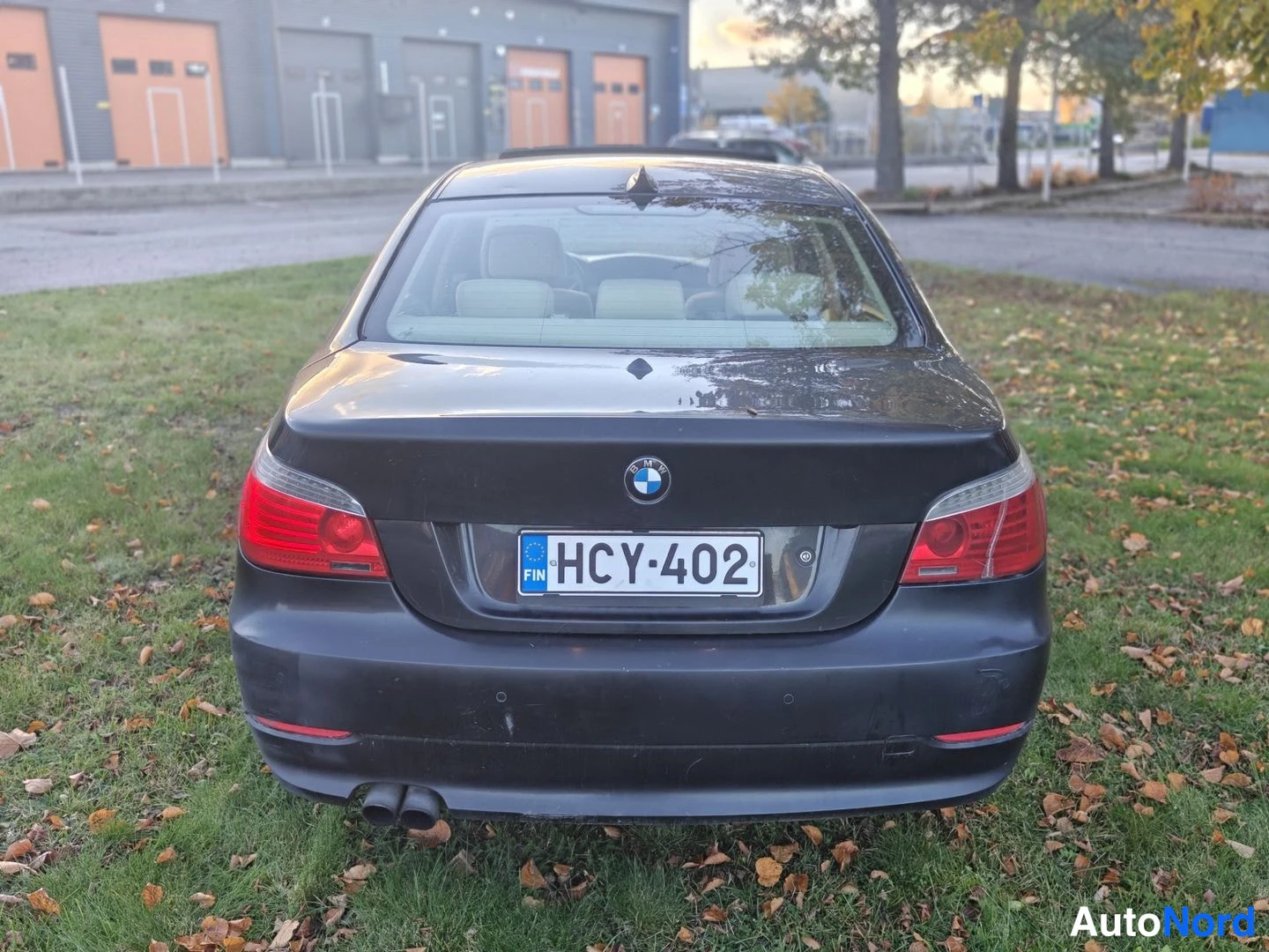 Musta BMW 525i 2008, takaa, kuva 8