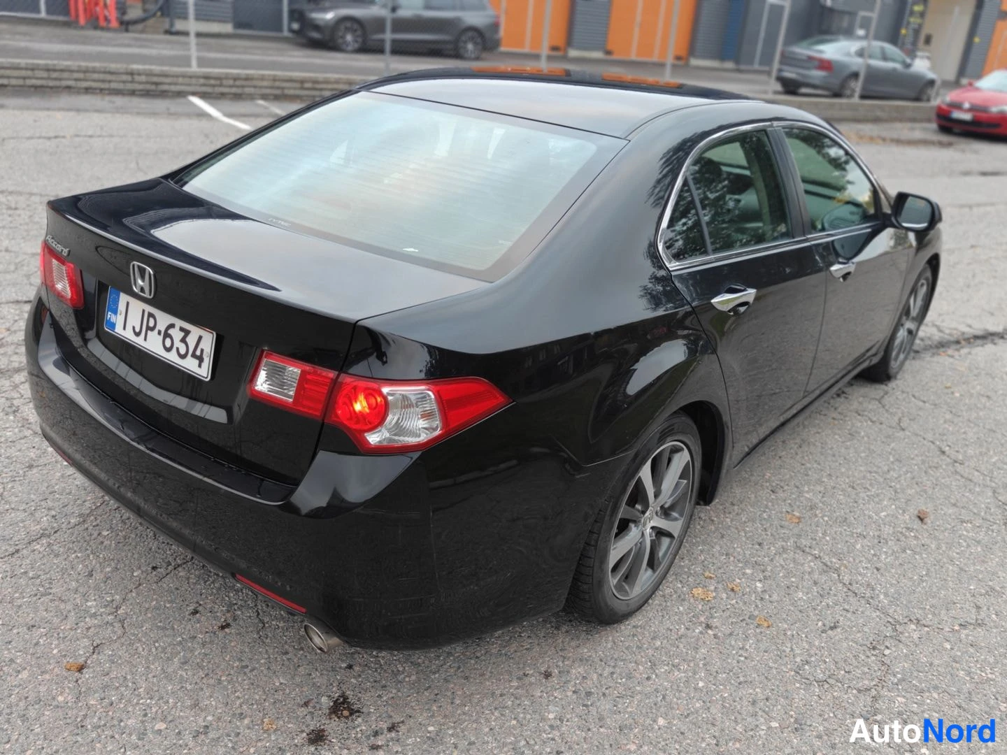 Musta Honda Accord 2011, takaviisto, kuva 4