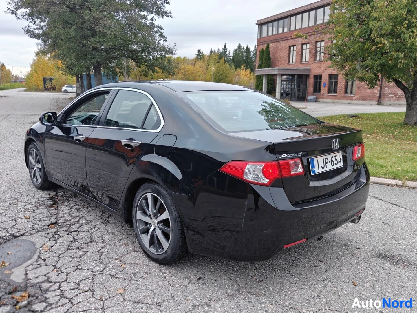 Musta Honda Accord 2011, takaviisto, kuva 5