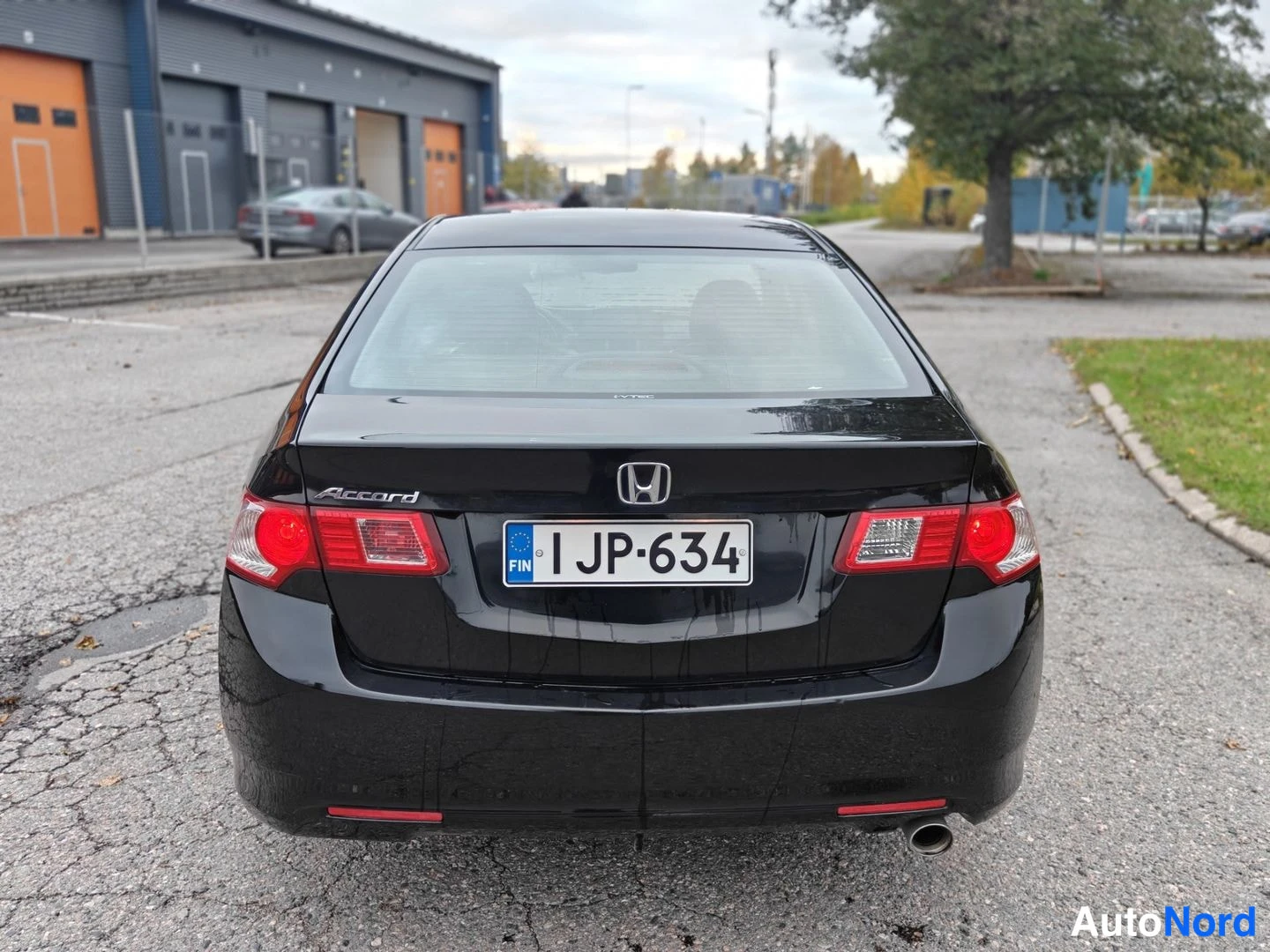 Musta Honda Accord 2011, takaa, kuva 6