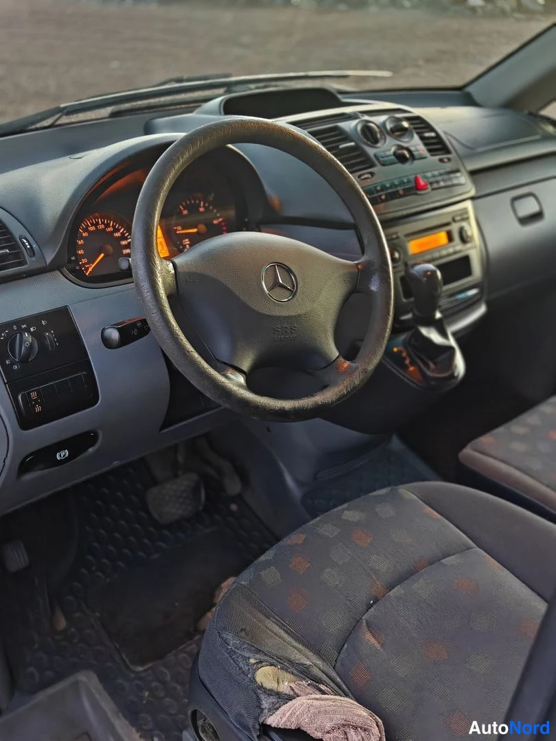 Valkoinen Mercedes-Benz Vito 115 CDI 2010, ohjaamo, kuva 8