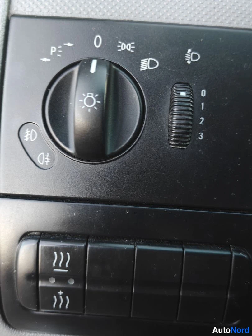 Valkoinen Mercedes-Benz Vito 115 CDI 2010, yksityiskohta, kuva 12