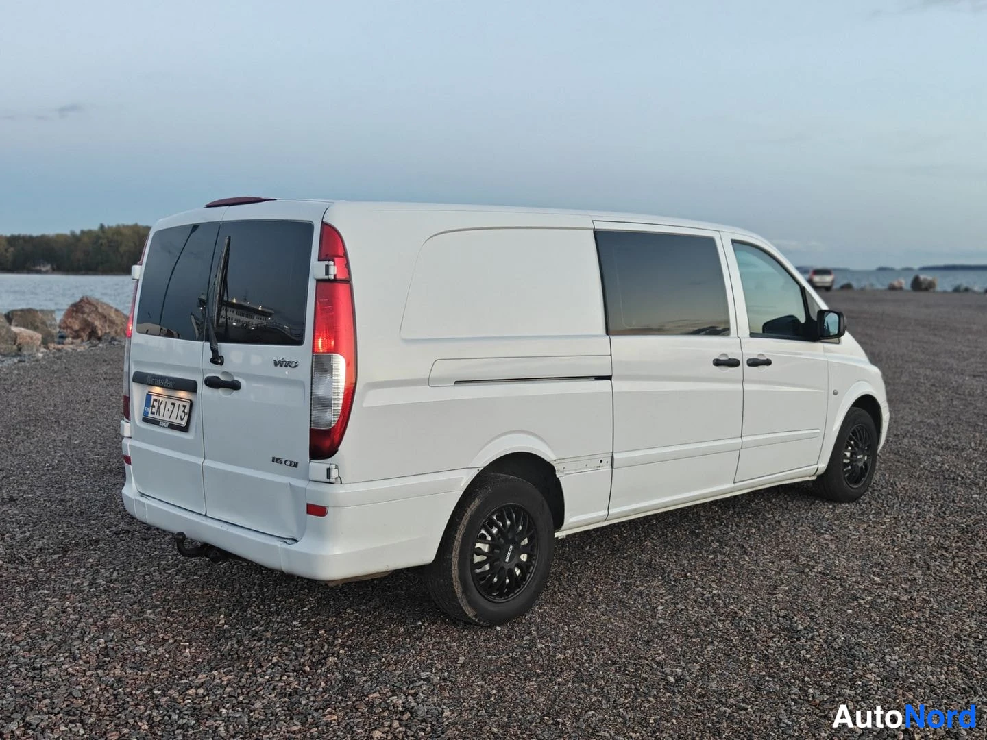 Valkoinen Mercedes-Benz Vito 115 CDI 2010, takaviisto, kuva 5