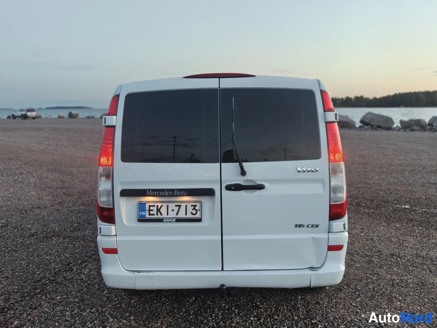 Valkoinen Mercedes-Benz Vito 115 CDI 2010, takaa, kuva 7