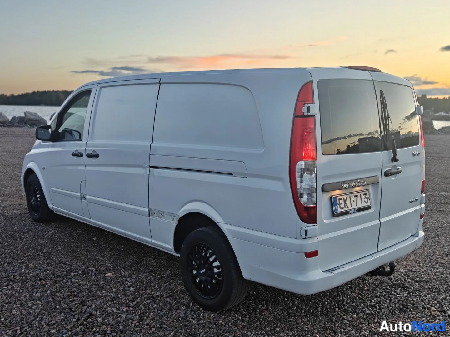 Valkoinen Mercedes-Benz Vito 115 CDI 2010, takaviisto, kuva 6