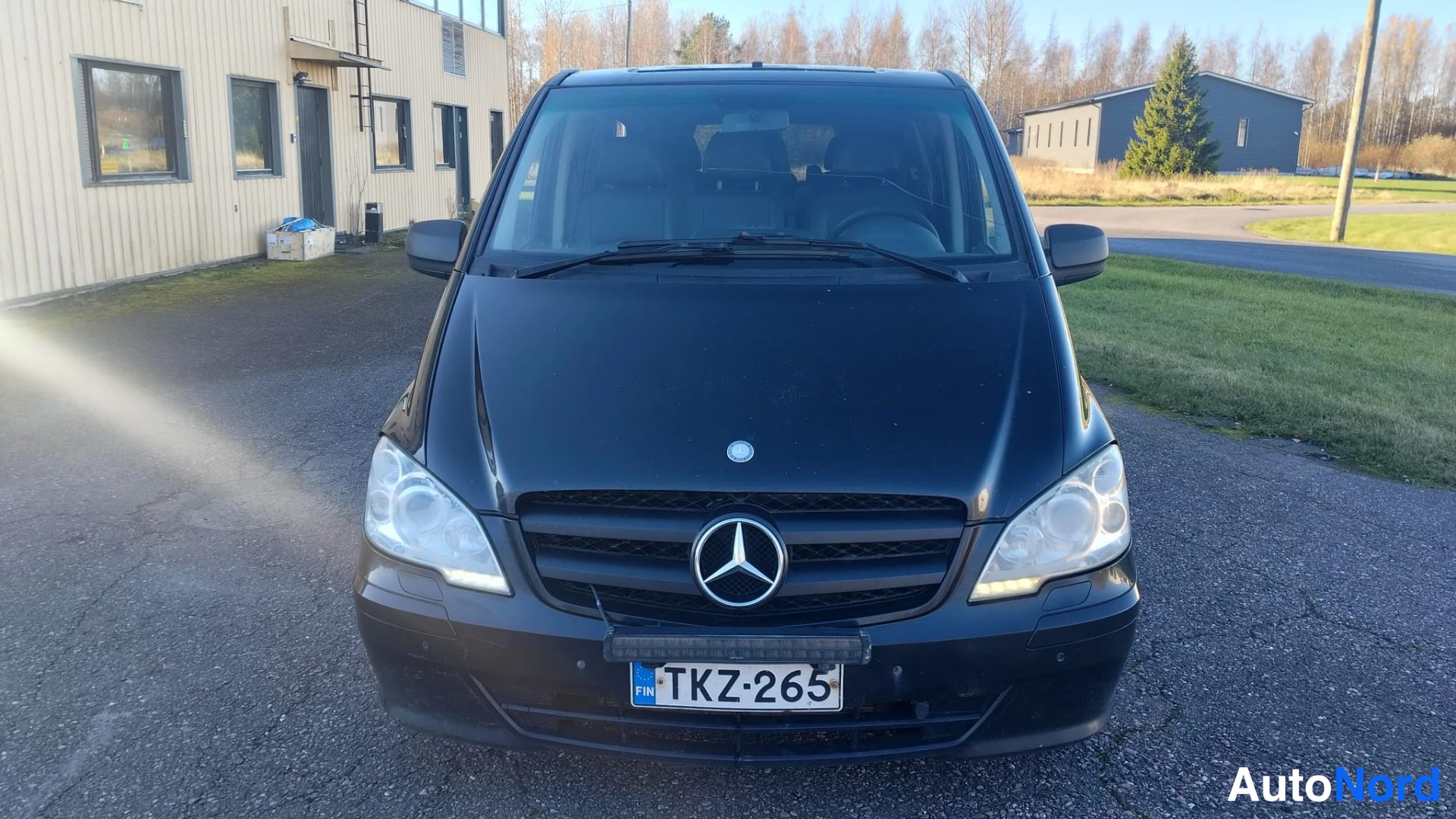 Musta Mercedes-Benz Vito 113 CDI 2010, edestä, kuva 4