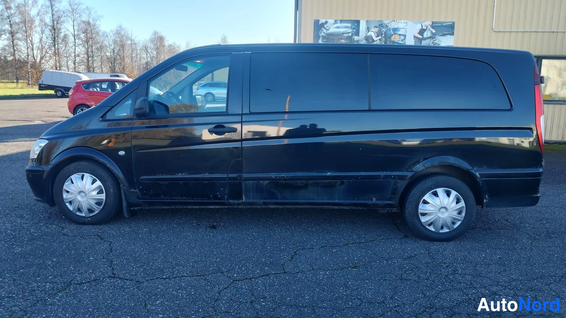 Musta Mercedes-Benz Vito 113 CDI 2010, sivulta, kuva 5