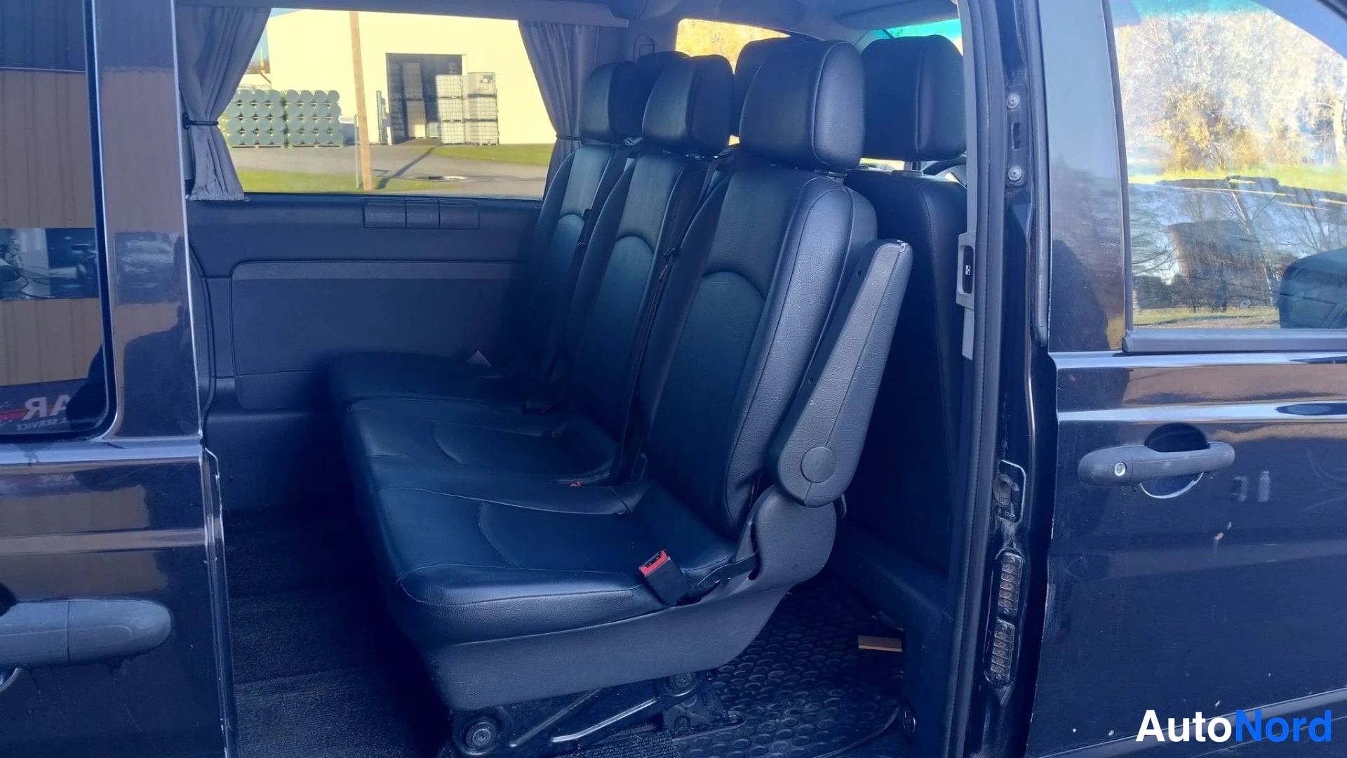 Musta Mercedes-Benz Vito 113 CDI 2010, takaistuimet, kuva 11