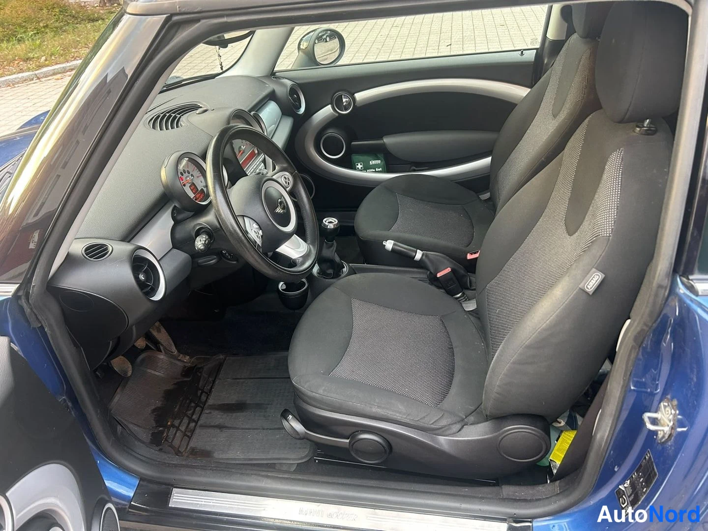 Sininen Mini Cooper 2009, ohjaamo, kuva 8
