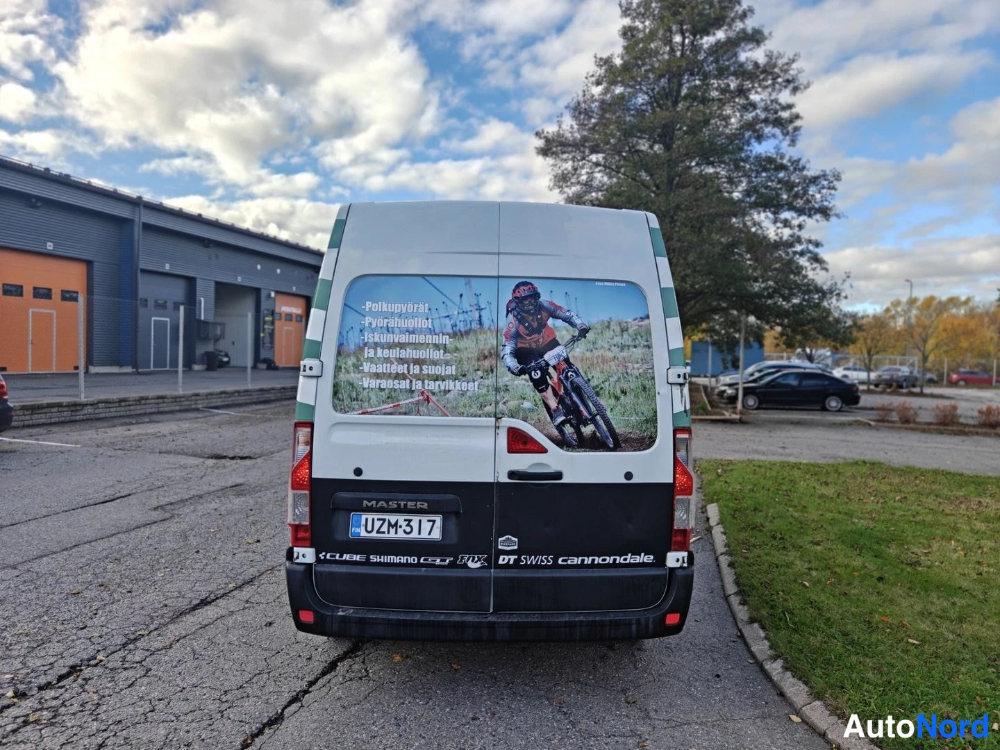Valkoinen Renault Master 2012, takaa, kuva 8