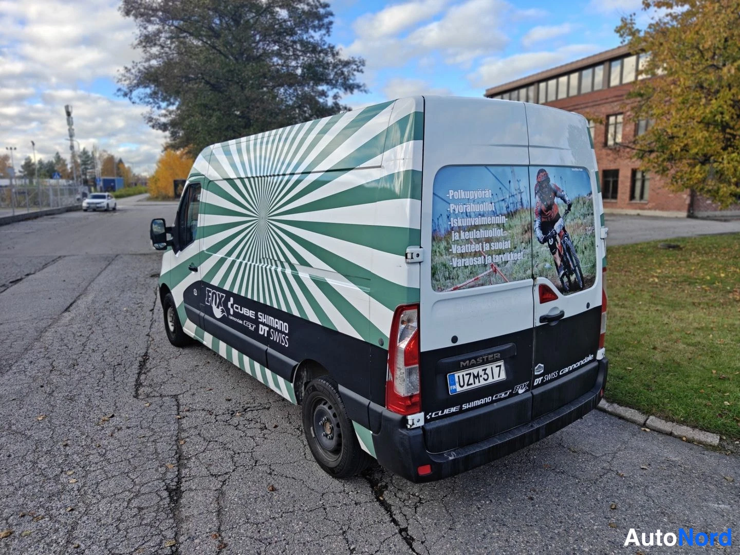 Valkoinen Renault Master 2012, takaviisto, kuva 6