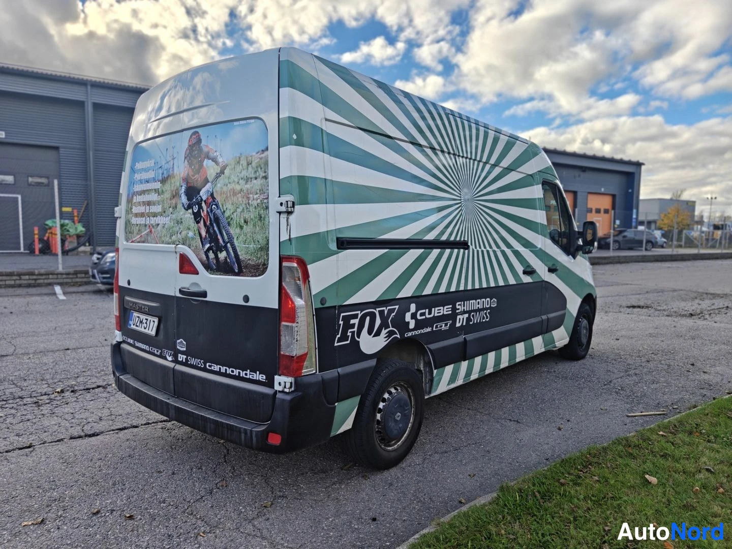 Valkoinen Renault Master 2012, takaviisto, kuva 7
