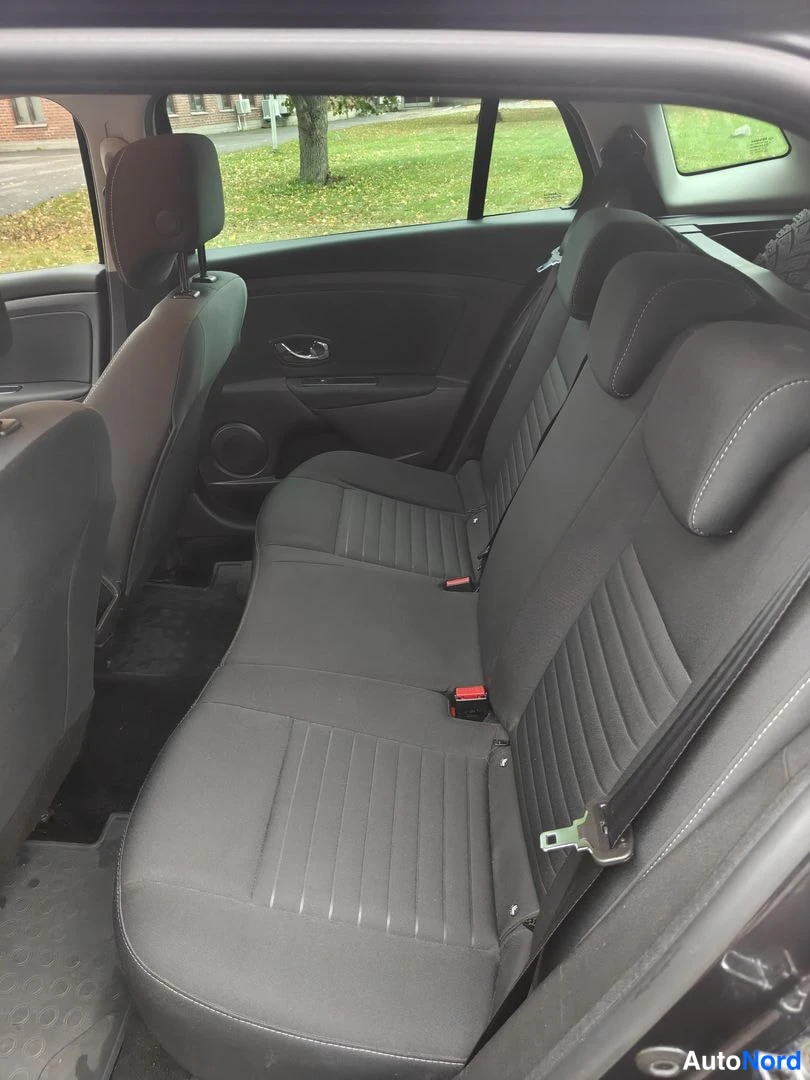 Harmaa Renault Megane 2015, takaistuimet, kuva 10