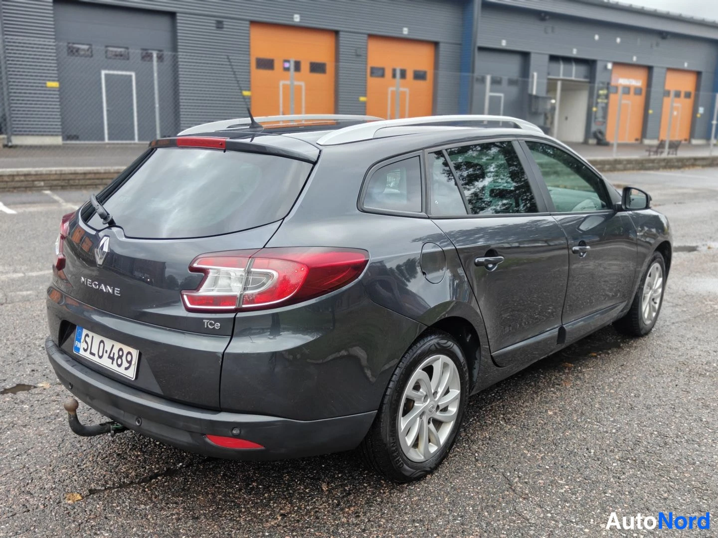 Harmaa Renault Megane 2015, takaviisto, kuva 5
