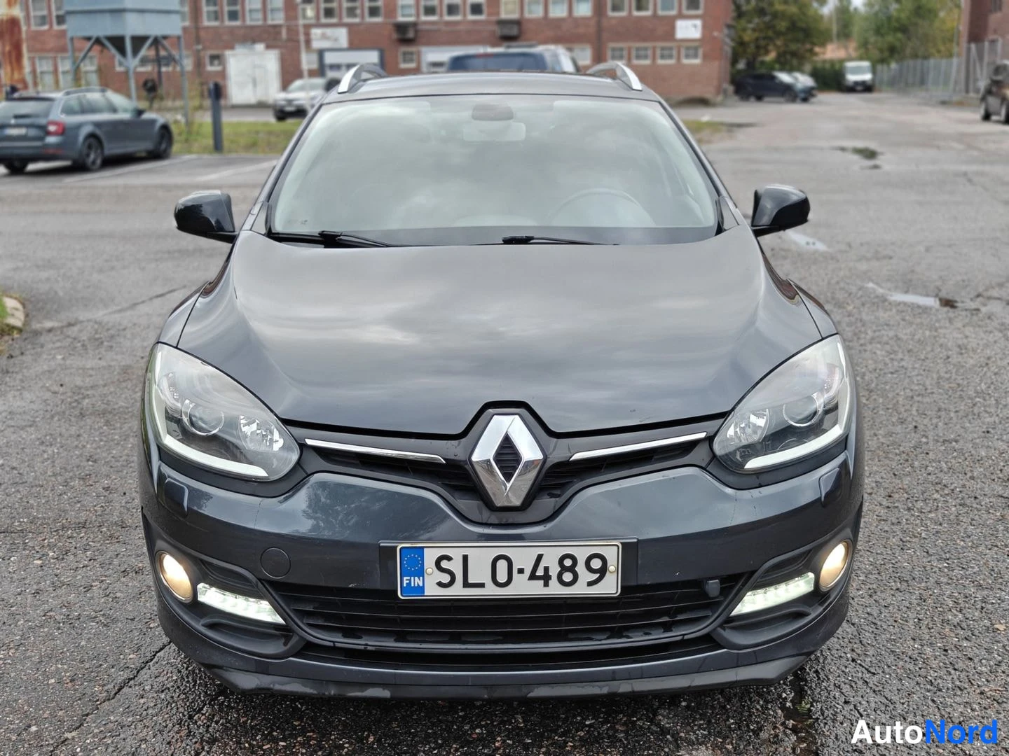 Harmaa Renault Megane 2015, edestä, kuva 4