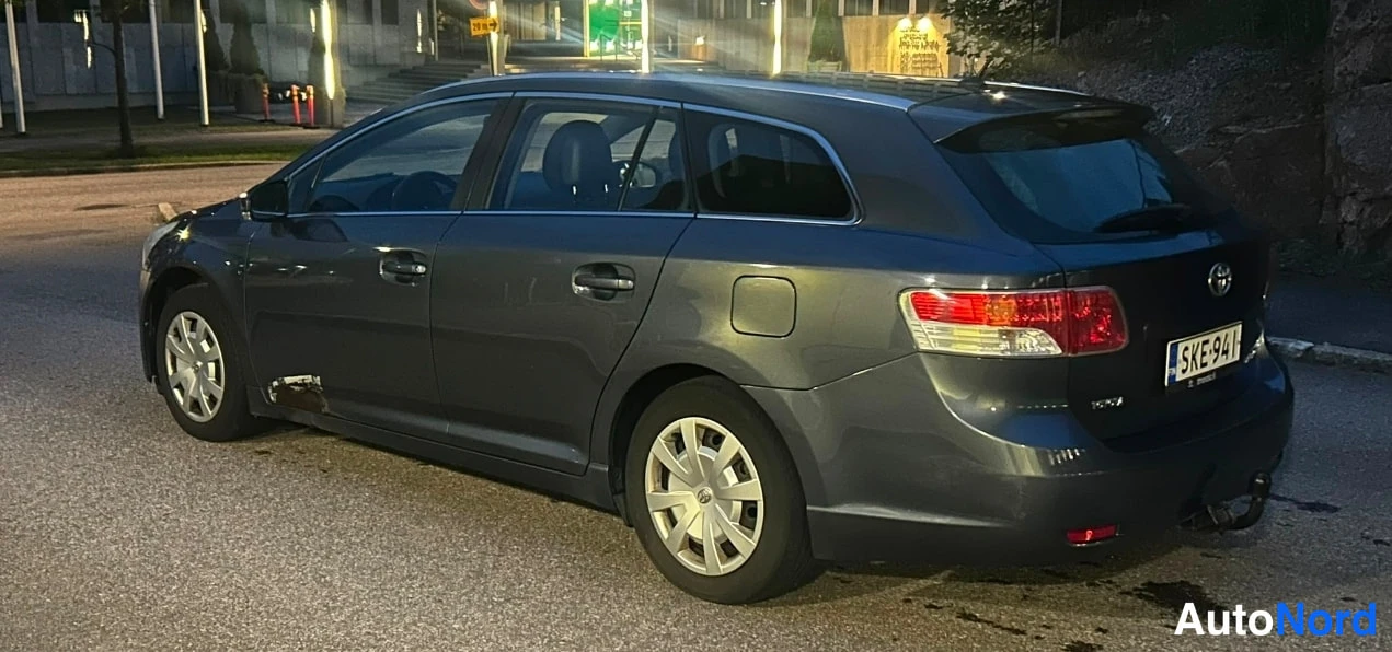 Harmaa Toyota Avensis 2010, takaviisto, kuva 4