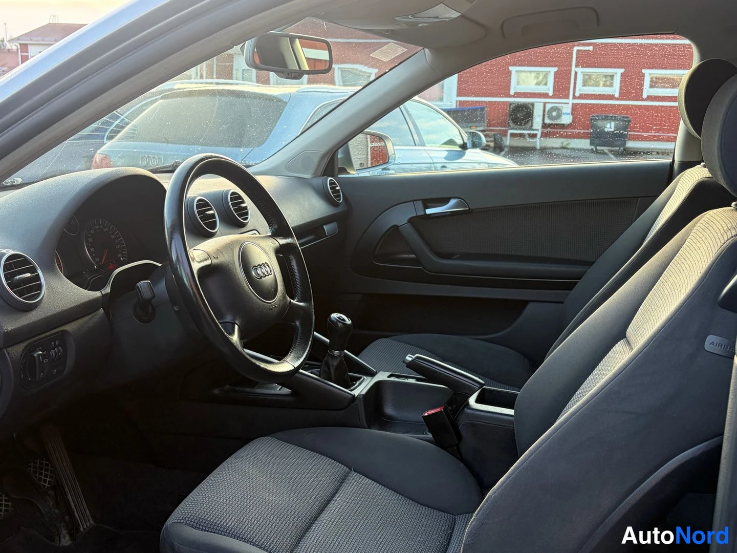Hopea Audi A3 2004, ohjaamo, kuva 5