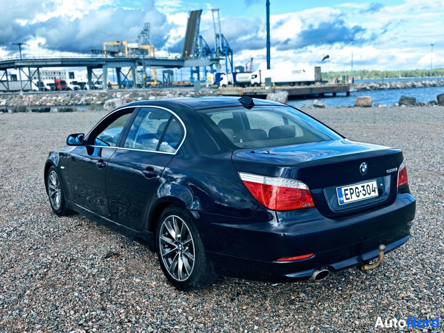 Blue BMW 520i 2008, rear three-quarter, photo 6