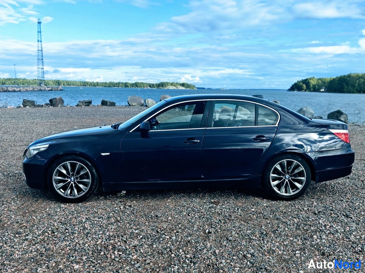 Blue BMW 520i 2008, side, photo 4